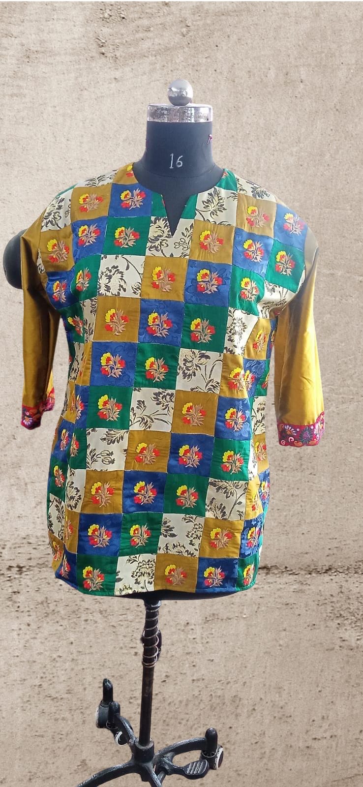 WOMEN TOP